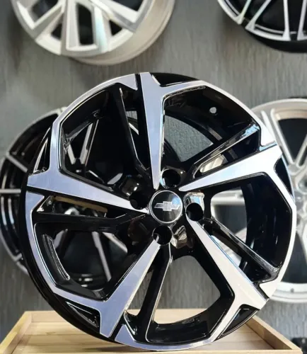Rodas Montana aro 17 4x100 (Novas) + 195/40R17 Forceland (Semi-novos) - R$ 4.690,00