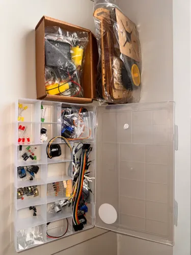 Kit de robótica completo com mão robótica e carrinho