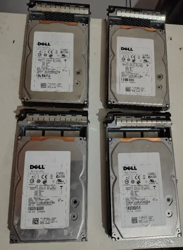 Kit 4 HDs dell 600g SAS 15k com gaveta