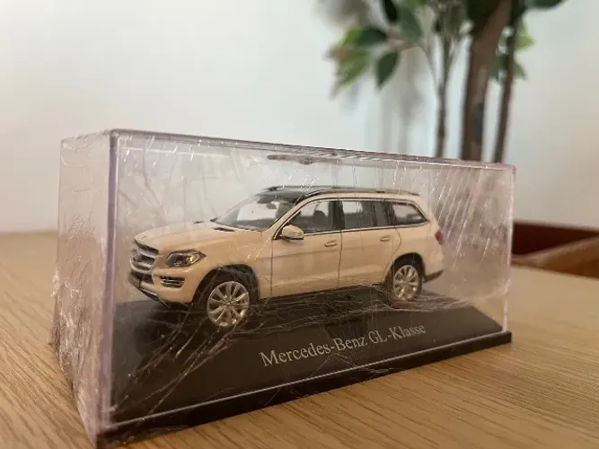 Miniatura Mercedes GL-KLASSE 1.43 Branco.