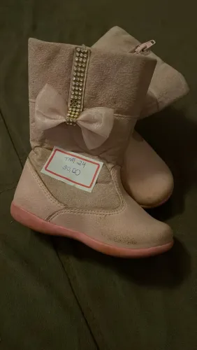 Vendas de roupas de meninas super conservadas