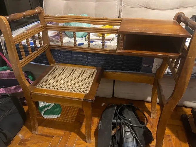 Vendo Mesa de Telefone com Assento