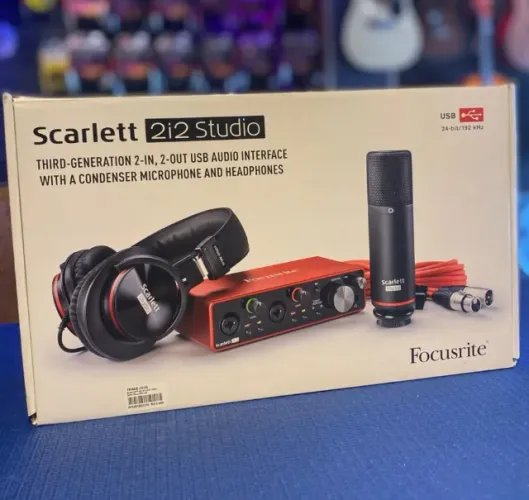 Interface De Áudio Focusrite Scarlett 2i2 Studio 3ª Geração Kit Completo Novo