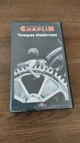 Fita VHS Chaplin Tempos Modernos R$ 40,00