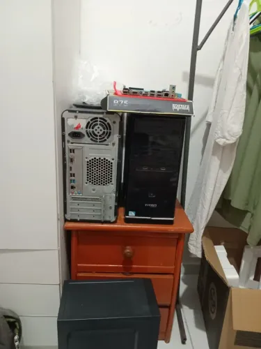 Vendo Gabinete antigo de ferro e alumínio