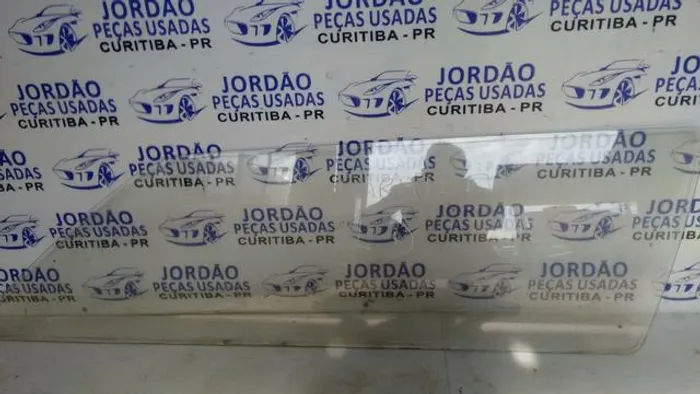 Vidro fixo VW Paraty quadrado, lado direito.