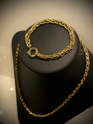 Conjunto em ouro 18k 750 52,8 gramas