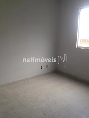 Casa de Vila Ampla e Arejada com Quintal Privativo.
