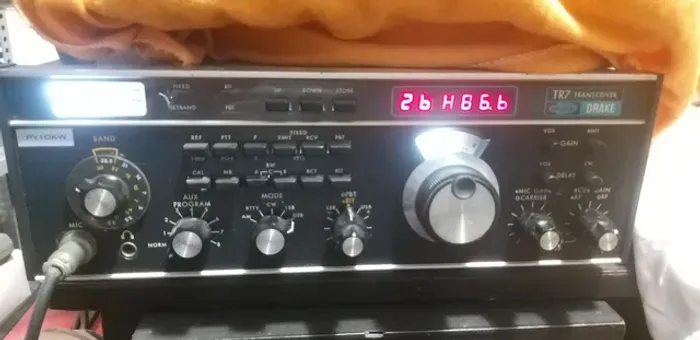 Magnífico Drake TR7 all mode, HF, 150W, + fonte,made u.s.a.,leia!