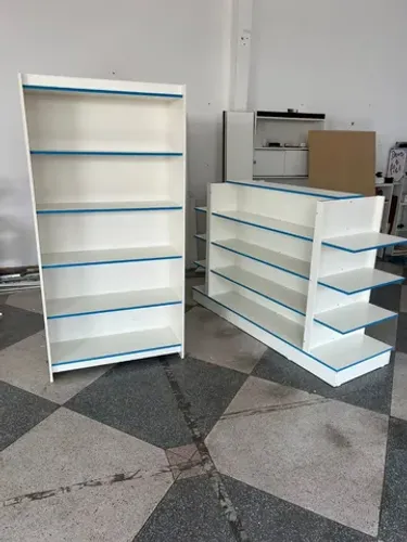 PRATELEIRA + GÔNDOLA BRANCA C/ FITA AZUL 