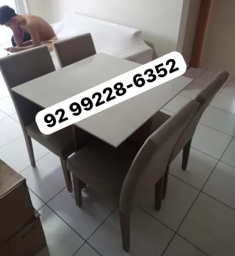 Mesa de jantar 90x90 tampo de vidro 