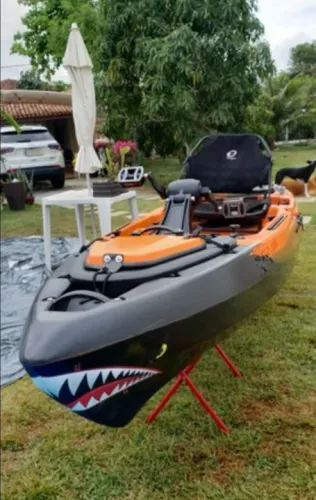 CAIAQUE MAKO 110 PRO c/ PEDAL e REMO de Pesca com Design Inovador