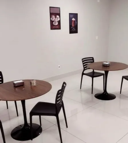 Mesa Saarinen,nova de fábrica