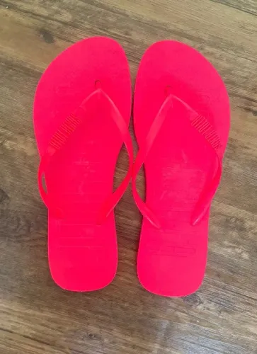 Chinelo Arezzo? tamanho 39/40 cores preto/azul/verde/rosa neon