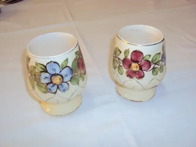 Par de vasos pequenos 9cm antigos pintados a mão