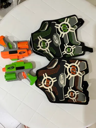 Kit Nerf Completo - 3 Armas + 2 Coletes + Óculos!