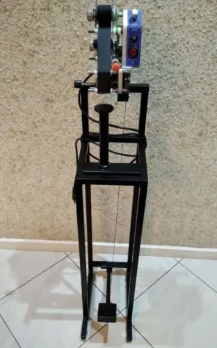 Datadora de potes leia o anúncio 