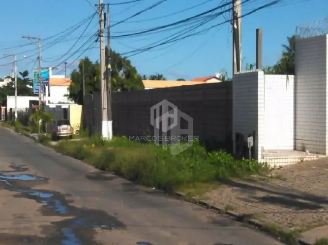 Terreno para fins comerciais em Lauro de Freitas com 2640m² próximo ao restaurante Frango 