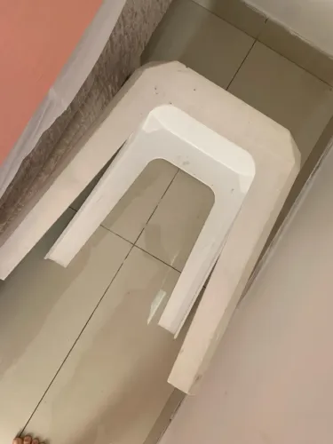 Banco de plástico branco
