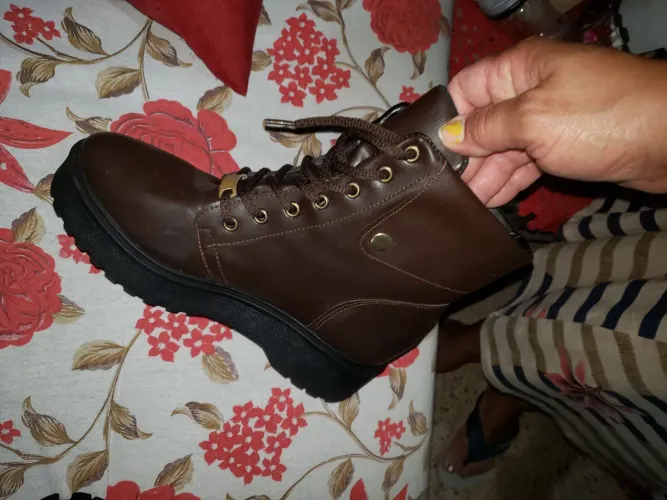 Bota Feminina Marrom - Conforto e Estilo!