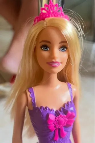 Boneca Barbie Princesa com Tiara - Linda!