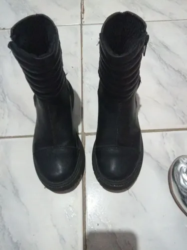 Botas infantis pretas tamanho 33