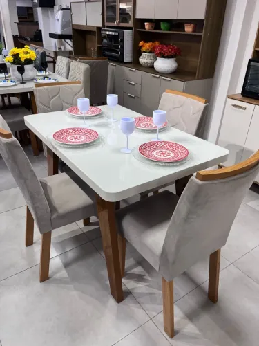 Mesa de Jantar Elegante com 4 Cadeiras Pronta Entrega 