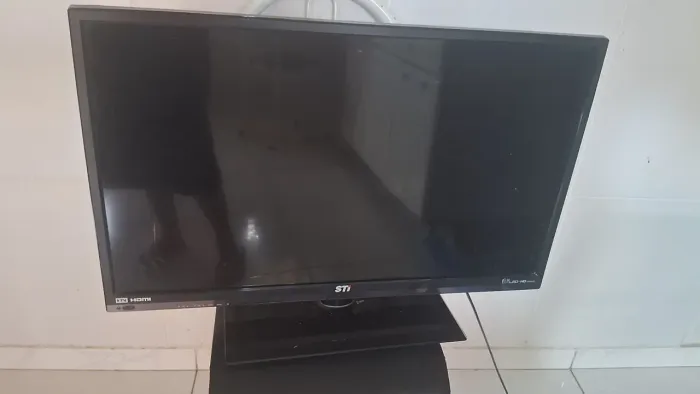 Chegou a oferta que vc mais esperava,tv 32 polegadas tela planea, usada pouca. 