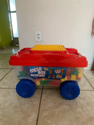 caminhão de brinquedo com 300 peças da bell toy