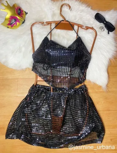 Conjunto cropped e saia preto com paetês