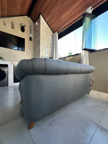 Sofá Cinza Elegante para Sala de Estar