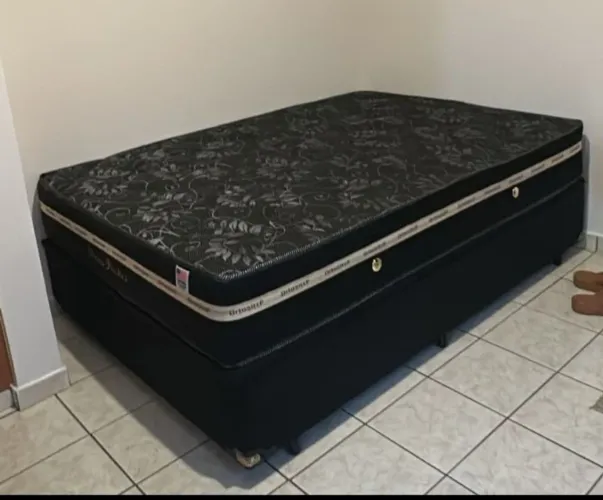 Colchão com a base casal semi ortopédico