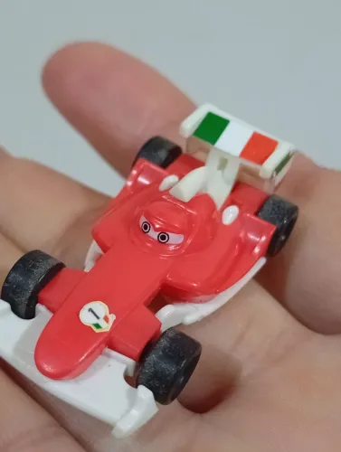 Miniatura F1 Francesco Disney Pixar coleção Carros Kinder Ovo 