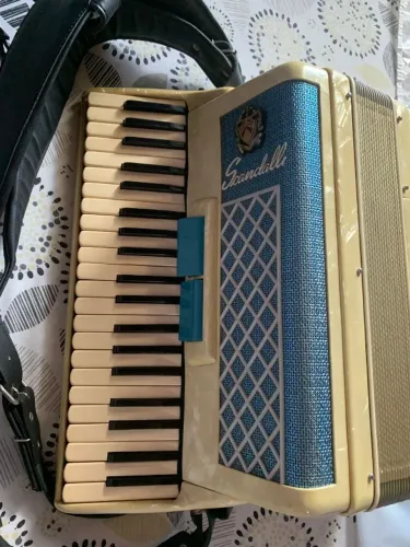 Acordeon/Sanfona Scandalli Italiana 120 baixos reduzida