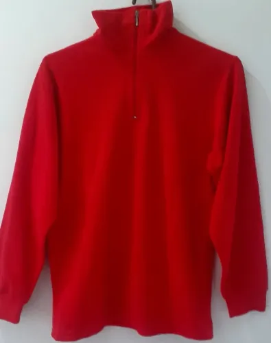 Linda blusa importada tipo agasalho, manga longa, gola alta, poliéster