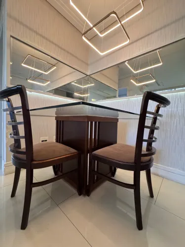 Mesa de Jantar Elegance com Cadeiras 1,40x1,40