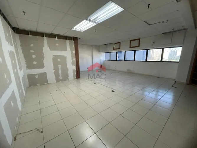 Sala Comercial para Venda em Salvador, Pernambués, 3 banheiros, 3 vagas