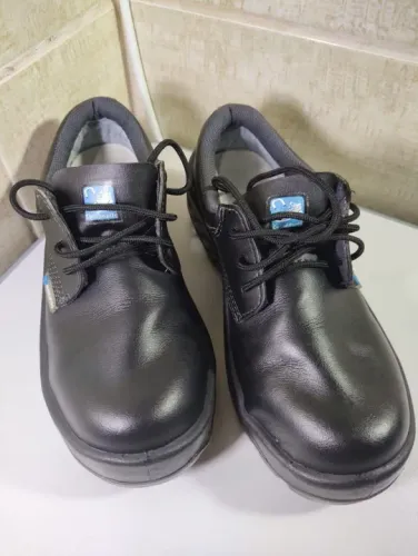 Sapatos de Segurança Pretos de Couro - Tamanho 35.