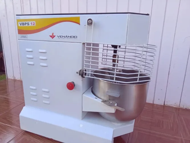 Batedeira Planetária 12 Litros VBP12 Venâncio SEMINOVO R$ 4.990,00