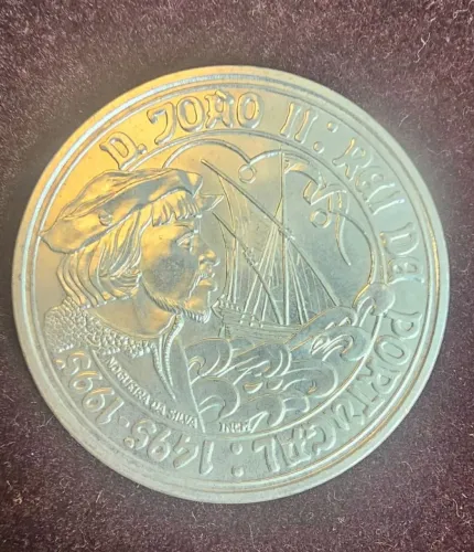 Moedas Portugal antiga em níquel prateado. Linda