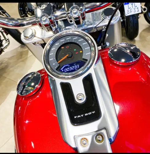 Vendo Harley Fat Boy muito nova 