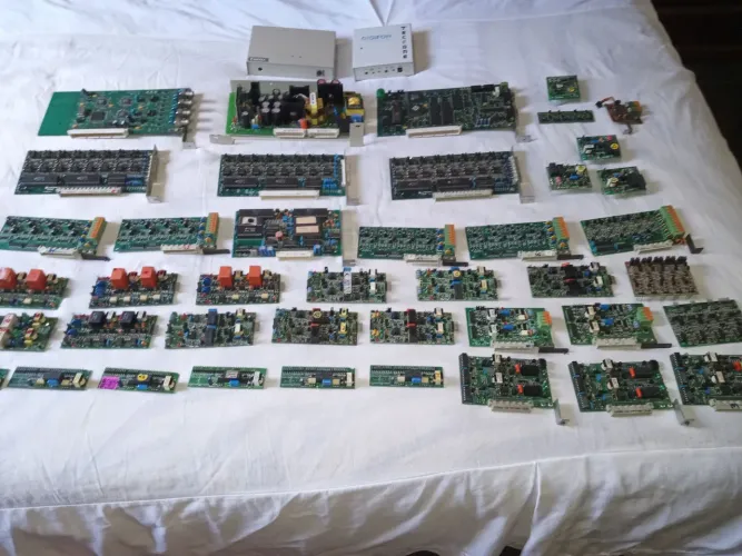 Pacotão de placas Intelbras, reparo, manutenção, ampliações linhas troncos/ramais 