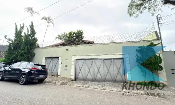 Sobrado Alto Padrão à Venda no Jardim Leonor