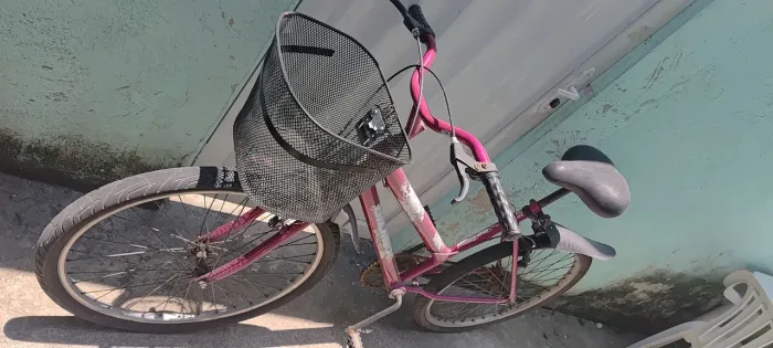 Bicicleta tipo Caloi Poti feminino rosa choque aro 26 com cestinha adulto, tudo ok