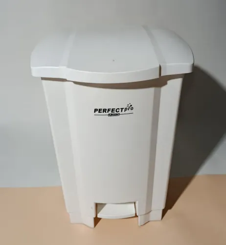 Lixeira Branca Retangular Com Pedal 50L Super Reforçada Perfect Última Peça Liquidação