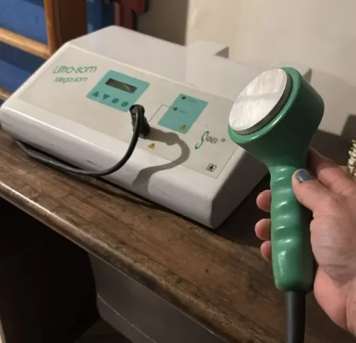 APARELHO ULTRA-SOM PROFISSIONAL ESTÉTIC FISIOTERAPI MEGASOM ATÉ 3MHZ CLINIC ESTÉTIC FISI