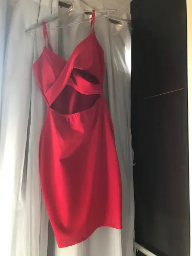 Vertido vermelho justo lindíssimo