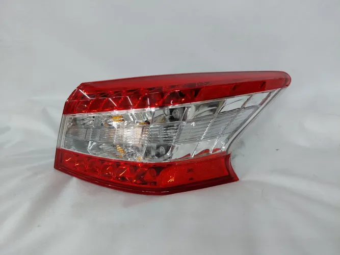Lanterna Traseira Sentra direita 14/16 Led PRODUTO ORIGINAL NOVO