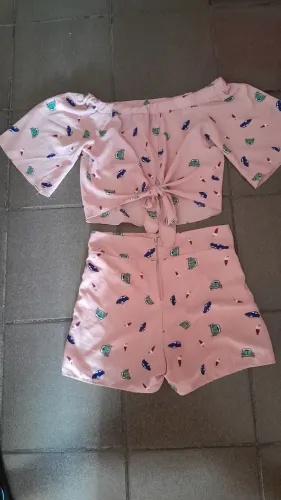 Conjunto de shorts e blusa tamanho G