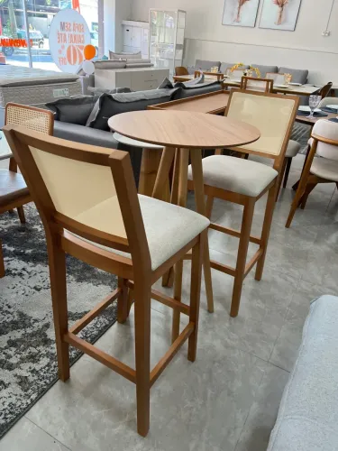 Bistrô de Madeira com 2 Banquetas